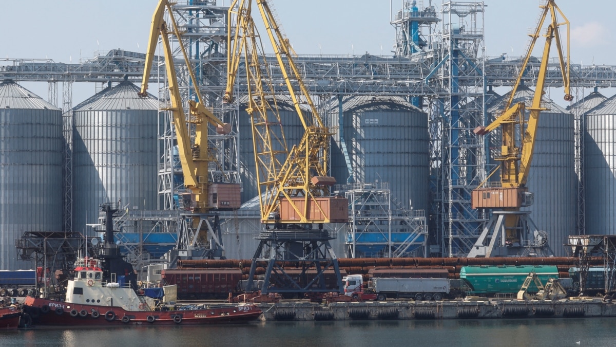 Кількість суден для експорту українського зерна знижується через дії Росії – Мінінфраструктури