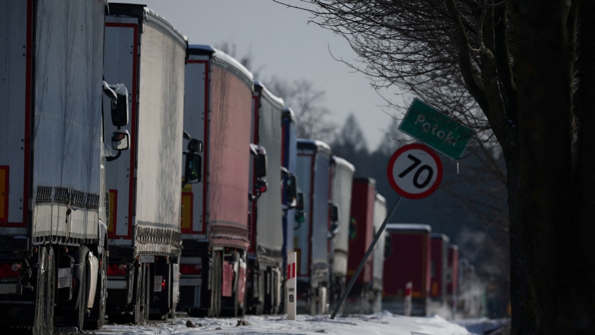 Польща може повністю закрити кордон з Україною для торгівлі – Туск