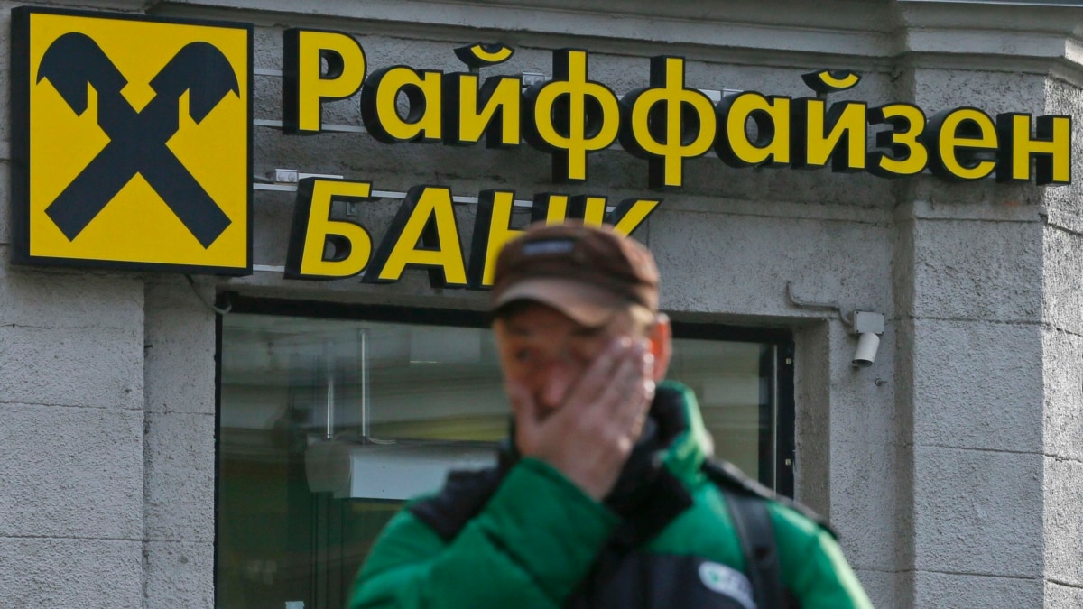 Банк Raiffeisen заборонить вихідні перекази з Росії в доларах