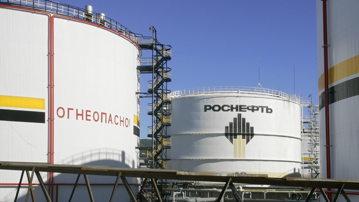 Через адаптацію до санкцій доходи РФ від продажу нафти зросли на 50% у травні – Bloomberg